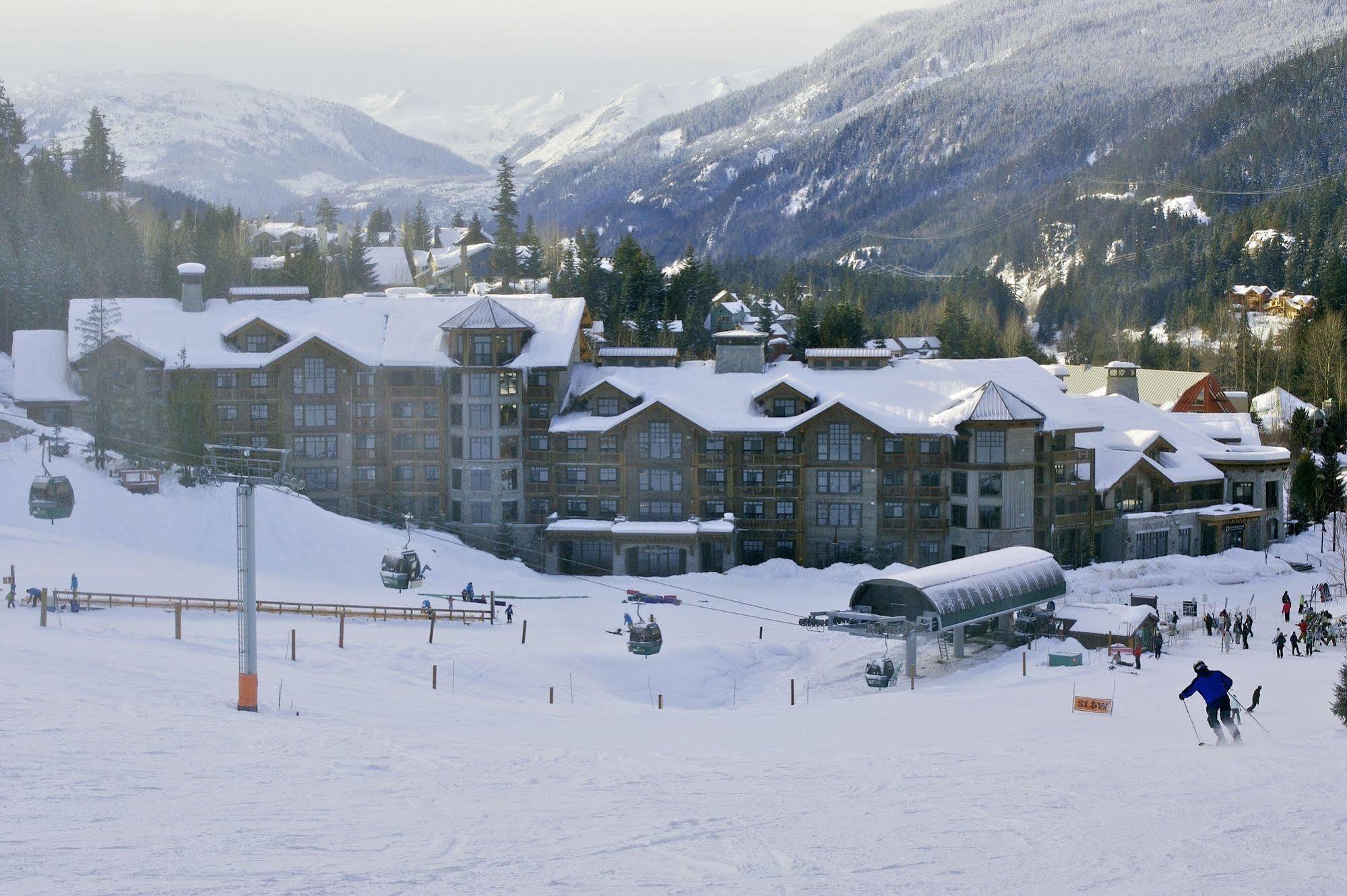 First Tracks Lodge Уислър Екстериор снимка